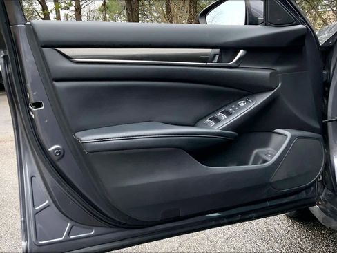 Used 2018 Honda Accord Sport image 20