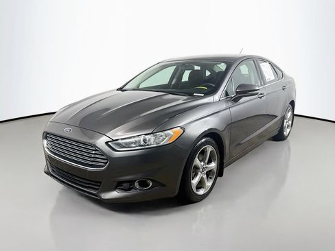 Used 2016 Ford Fusion SE w/ Equipment Group 201A FWD image 3