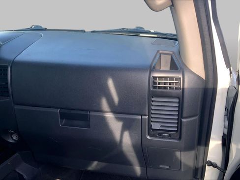 Used 2014 Nissan Titan SV w/ SV Value Truck Package RWD image 19