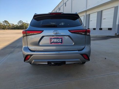Used 2022 Toyota Highlander Platinum image 7