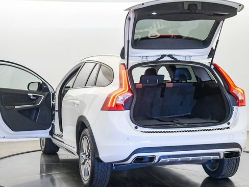 Used 2018 Volvo V60 T5 Cross Country AWD/4WD image 28