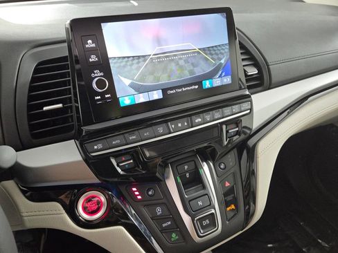 New 2026 Honda Odyssey Touring image 4