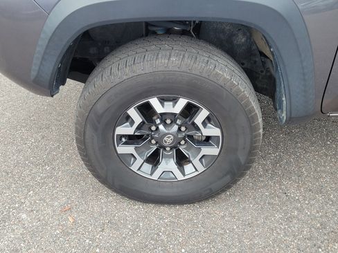 Used 2021 Toyota Tacoma TRD Off-Road w/ Technology Package AWD/4WD image 37