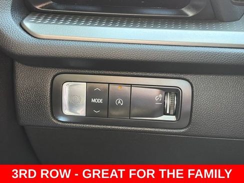 Used 2025 Chevrolet Traverse LT FWD image 20