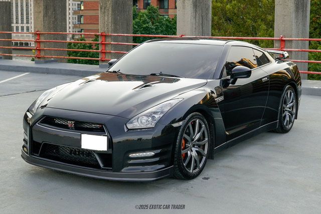 Used 2014 Nissan GT-R Premium w/ Premium Interior Package AWD/4WD image 14