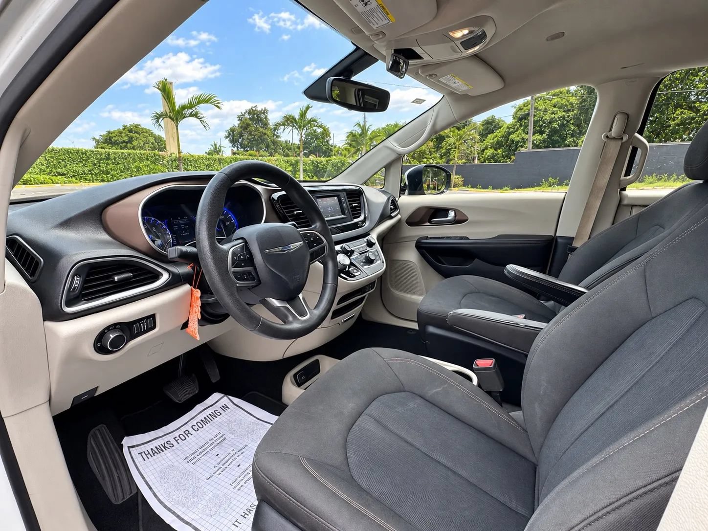 Used 2017 Chrysler Pacifica LX FWD image 30