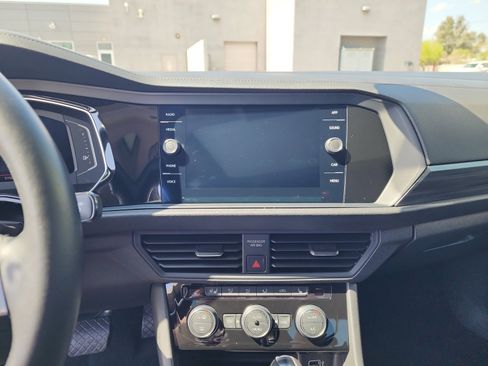 Used 2019 Volkswagen Jetta SEL w/ Cold Weather Package image 12