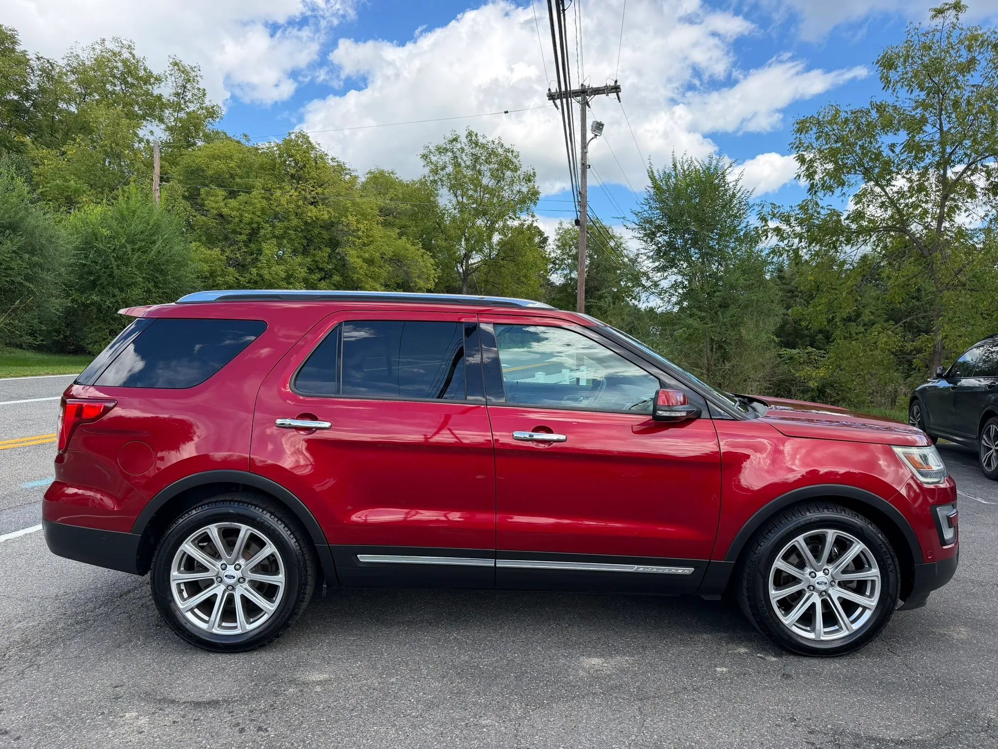 Used 2016 Ford Explorer Limited w/ Equipment Group 301A FWD image 7