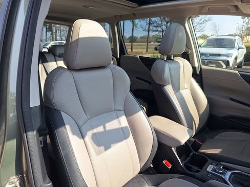 Used 2021 Subaru Forester Limited image 28