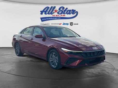 Used 2024 Hyundai Elantra SEL FWD image 1