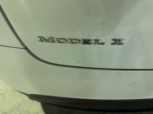 Used 2018 Tesla Model X 75D image 4
