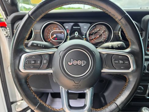 Used 2022 Jeep Gladiator Overland AWD/4WD image 16