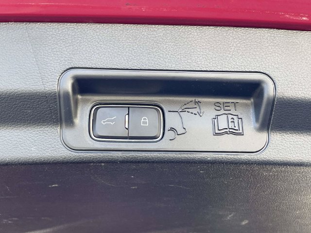 Used 2020 Ford Explorer XLT AWD/4WD image 13