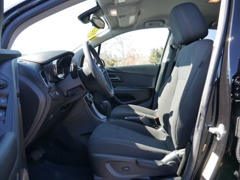 Used 2022 Chevrolet Trax LS w/ Tint and Cruise Package image 12