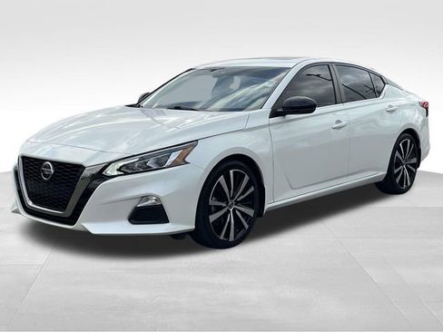 Used 2020 Nissan Altima 2.5 SR w/ Premium Package image 3