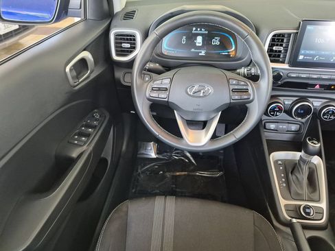 Used 2025 Hyundai Venue SEL FWD image 24