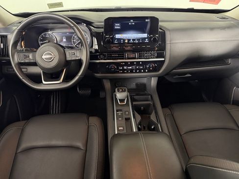 Used 2025 Nissan Pathfinder SL FWD image 14