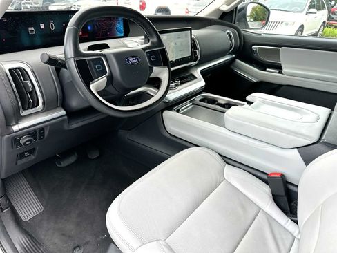 Used 2025 Ford Expedition Max Platinum w/ Driver's Package AWD/4WD image 18