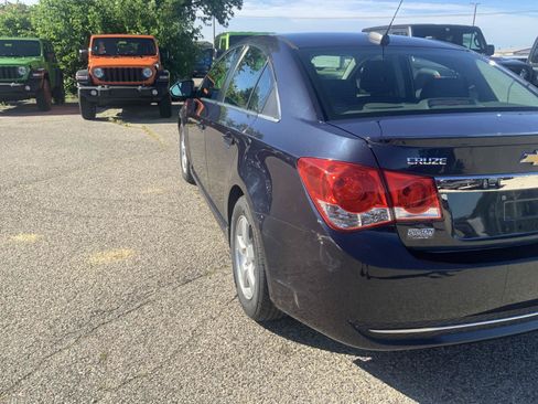 Used 2016 Chevrolet Cruze LT w/ Sun And Sound Package FWD image 12