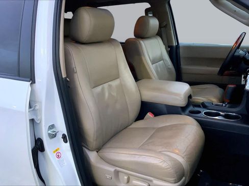 Used 2018 Toyota Sequoia Platinum RWD image 8