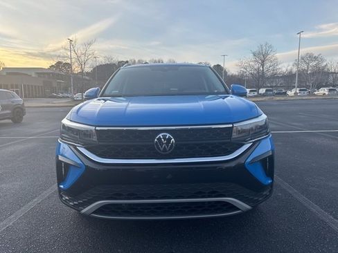 Used 2023 Volkswagen Taos SE w/ Panoramic Sunroof Package image 4