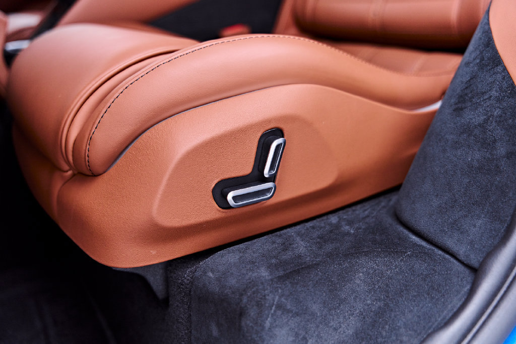 Used 2024 Ferrari Purosangue AWD/4WD image 68