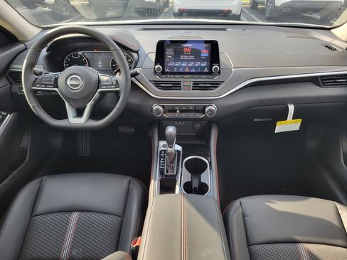 Used 2025 Nissan Altima 2.5 SR image 10