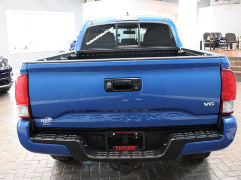 Used 2016 Toyota Tacoma SR5 AWD/4WD image 6