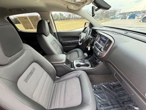 Used 2015 GMC Canyon SLE w/ All-Terrain Package image 30