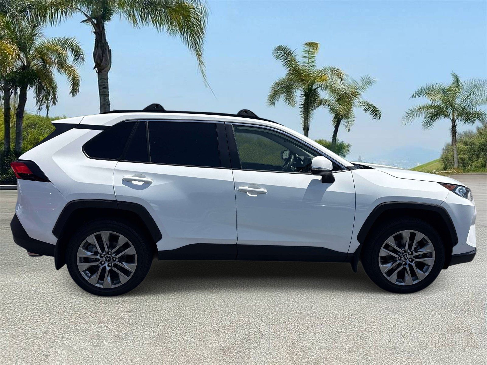 Used 2019 Toyota RAV4 XLE Premium w/ All Weather Liner Package FWD image 5