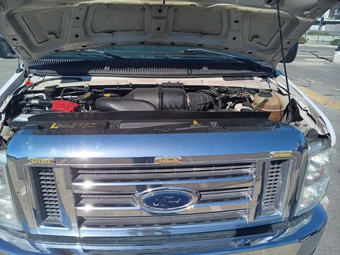 Used 2013 Ford E-450 and Econoline 450 Super Duty w/ Interior Upgrade Pkg image 34