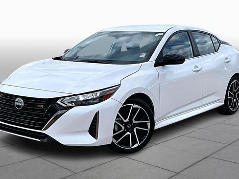Used 2025 Nissan Sentra SR image 2