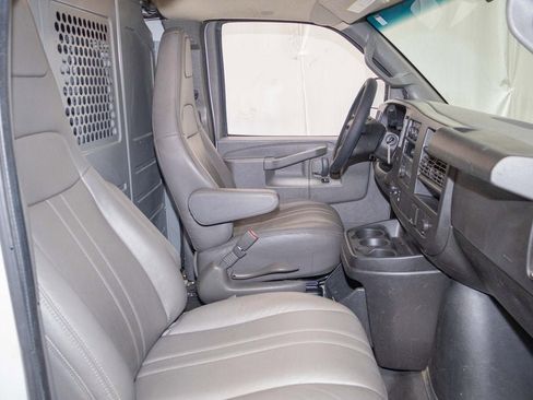 Used 2017 Chevrolet Express 2500 image 12