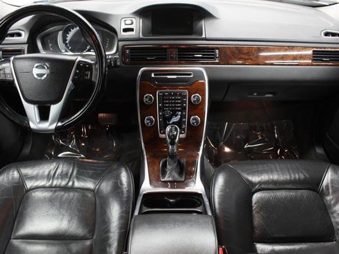 Used 2014 Volvo XC70 T6 w/ Climate Package image 9