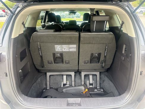 Used 2025 Kia Carnival FWD image 29