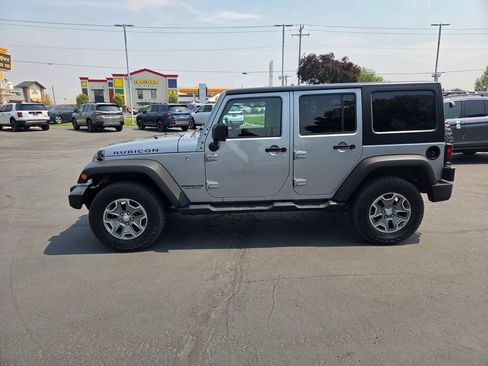Used 2017 Jeep Wrangler Unlimited Rubicon w/ Cold Weather Group AWD/4WD image 5