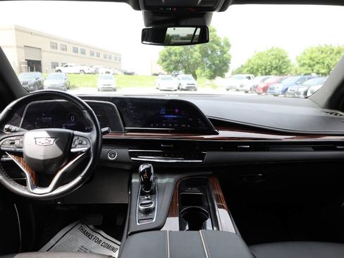 Used 2023 Cadillac Escalade Luxury AWD/4WD image 14