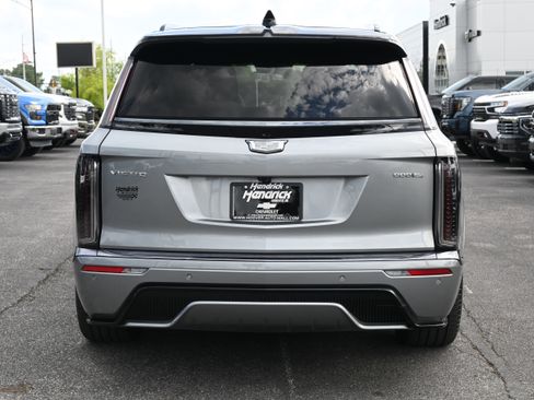 Used 2026 Cadillac Vistiq Platinum w/ LPO, Floor Liner Package AWD/4WD image 9
