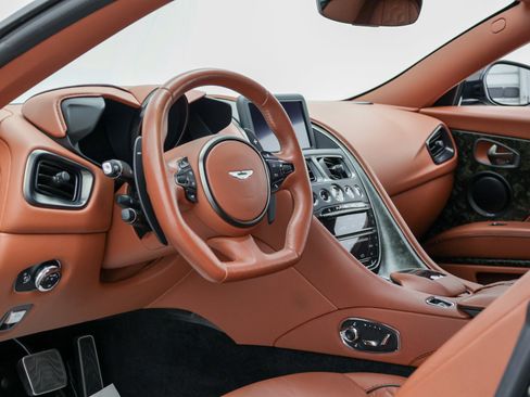 Used 2019 Aston Martin DBS Superleggera RWD image 19