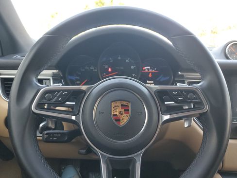 Used 2018 Porsche Macan image 23