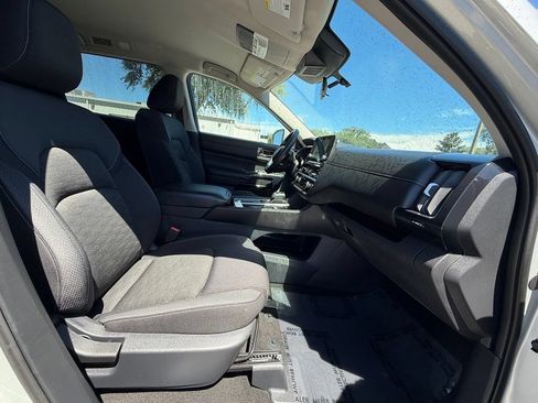 Used 2024 Nissan Pathfinder SV FWD image 29