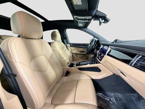 Used 2024 Porsche Macan AWD/4WD image 30