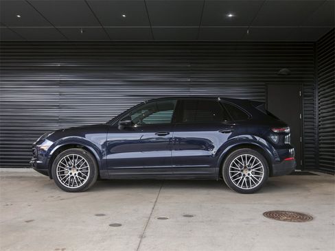 Certified 2023 Porsche Cayenne Platinum Edition image 2