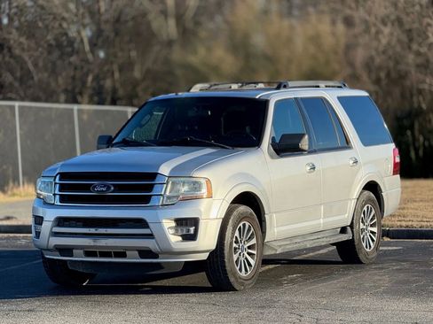 Used 2015 Ford Expedition XLT w/ Equipment Group 201A image 6