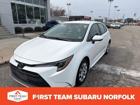 Used 2023 Toyota Corolla LE image 3