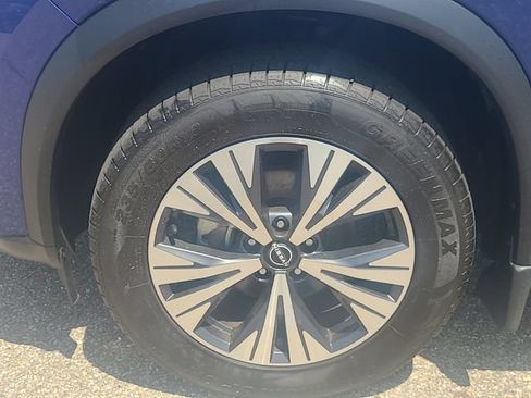 Used 2023 Nissan Rogue SV AWD/4WD image 9