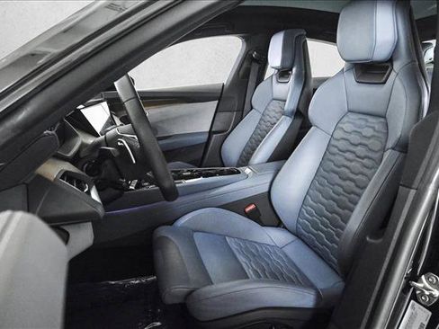 Used 2023 Audi e-tron GT Premium Plus image 17