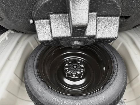 Used 2012 Toyota Camry LE FWD image 15