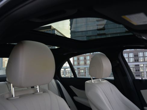 Used 2017 Mercedes-Benz E 300 4MATIC image 13