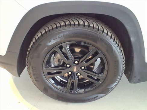 Used 2022 GMC Terrain AT4 w/ Infotainment Package II AWD/4WD image 8
